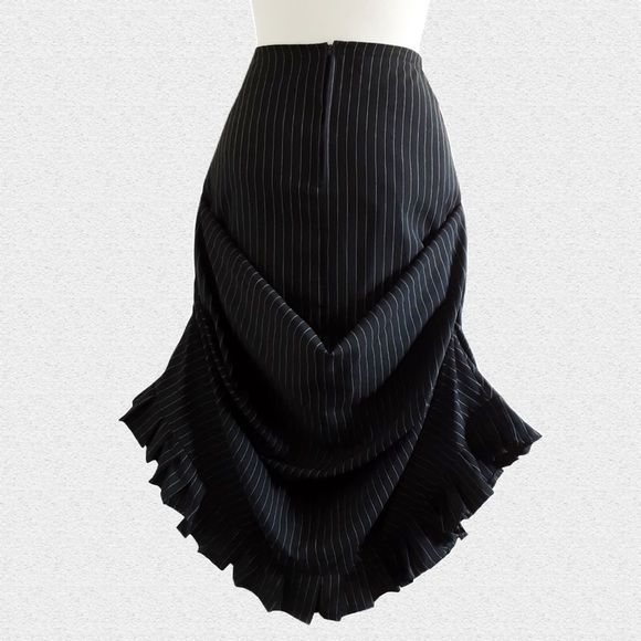 GOTHIC. GALLERY SERPENTINE. Bustles Skirt in Black. Victorian Fashion 18th - Picture 3 of 10